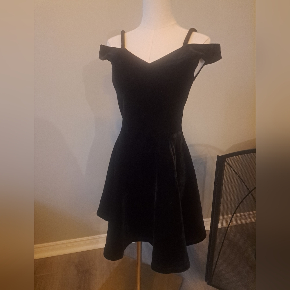Francesca's Collections Black Velvet Mini Dress
